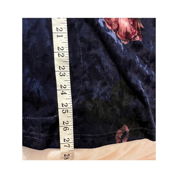 Belle by Kim Gravel Crushed Velvet Floral Button-Up Top – Size Large - Picture 7 of 10